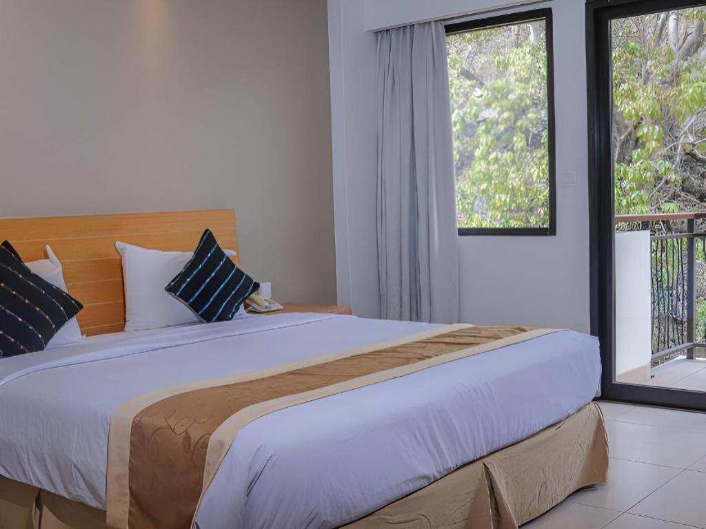 Laprima Hotel Labuan Bajo Exterior foto